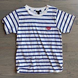 Striped crew tshirt with a cute pocket detail